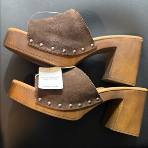 NWT🏷️ Italian made Brown Suede Women's Mules sz 9.5